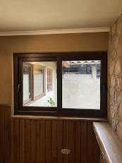 Ventana interior efecto madera