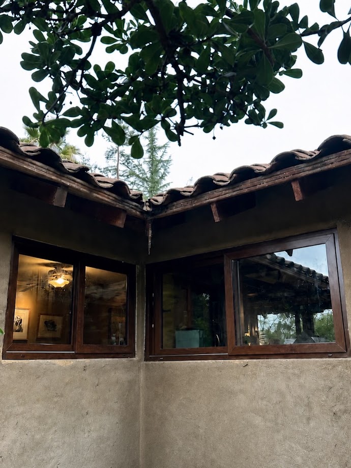 Ventanas PVC efecto madera en residencia