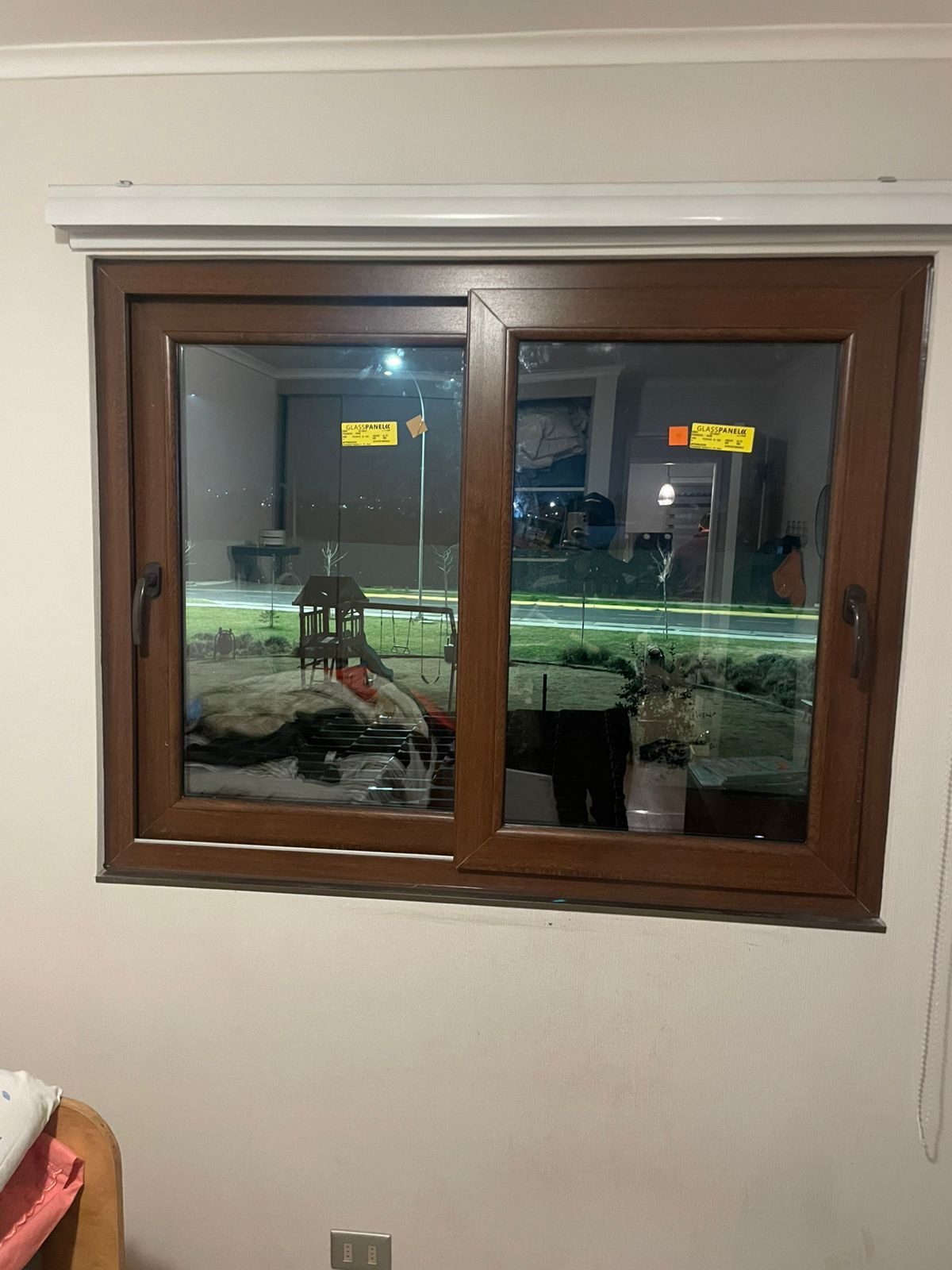 Ventana corredera oscura