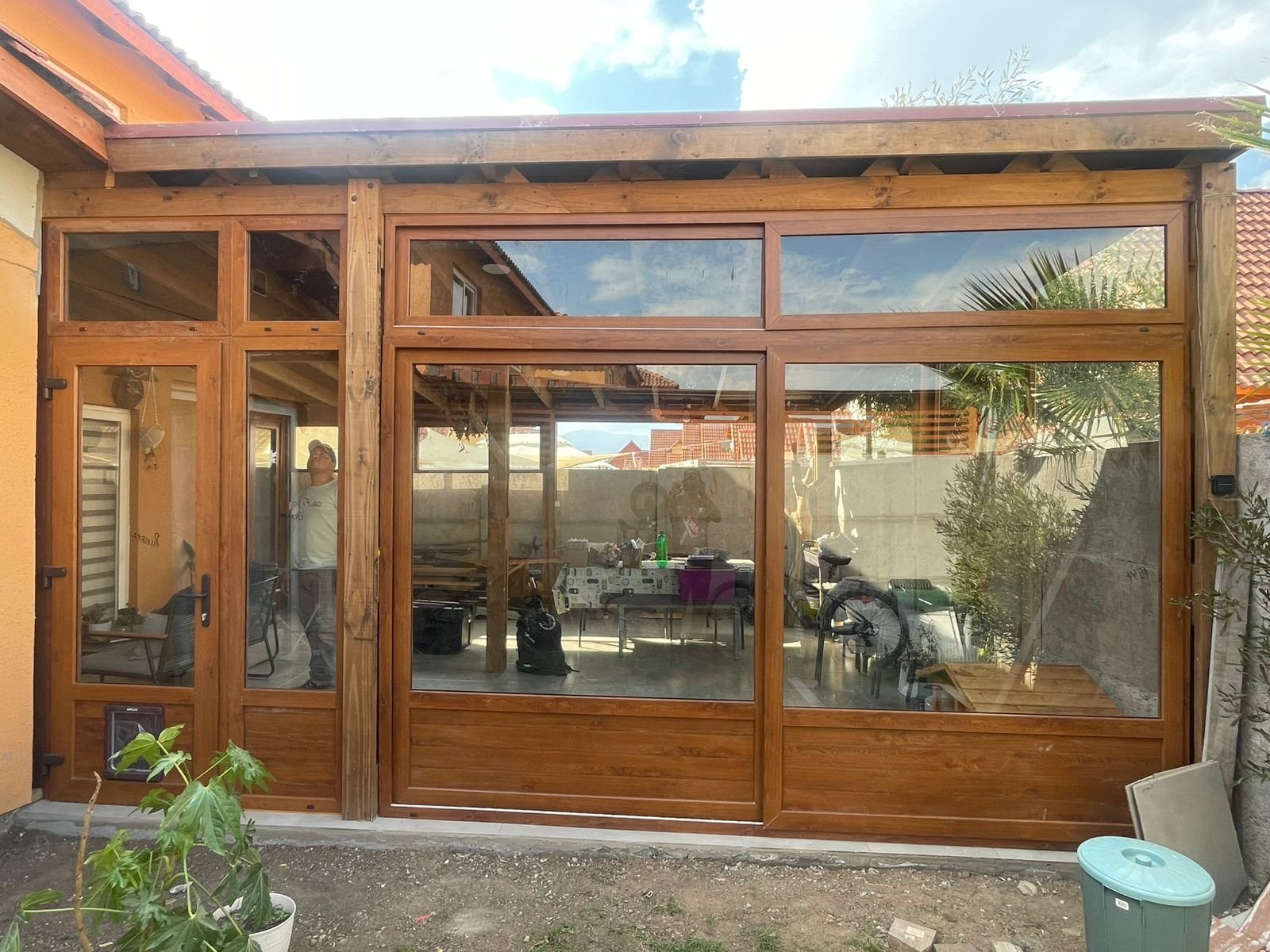 Cerramiento de terraza marco nogal